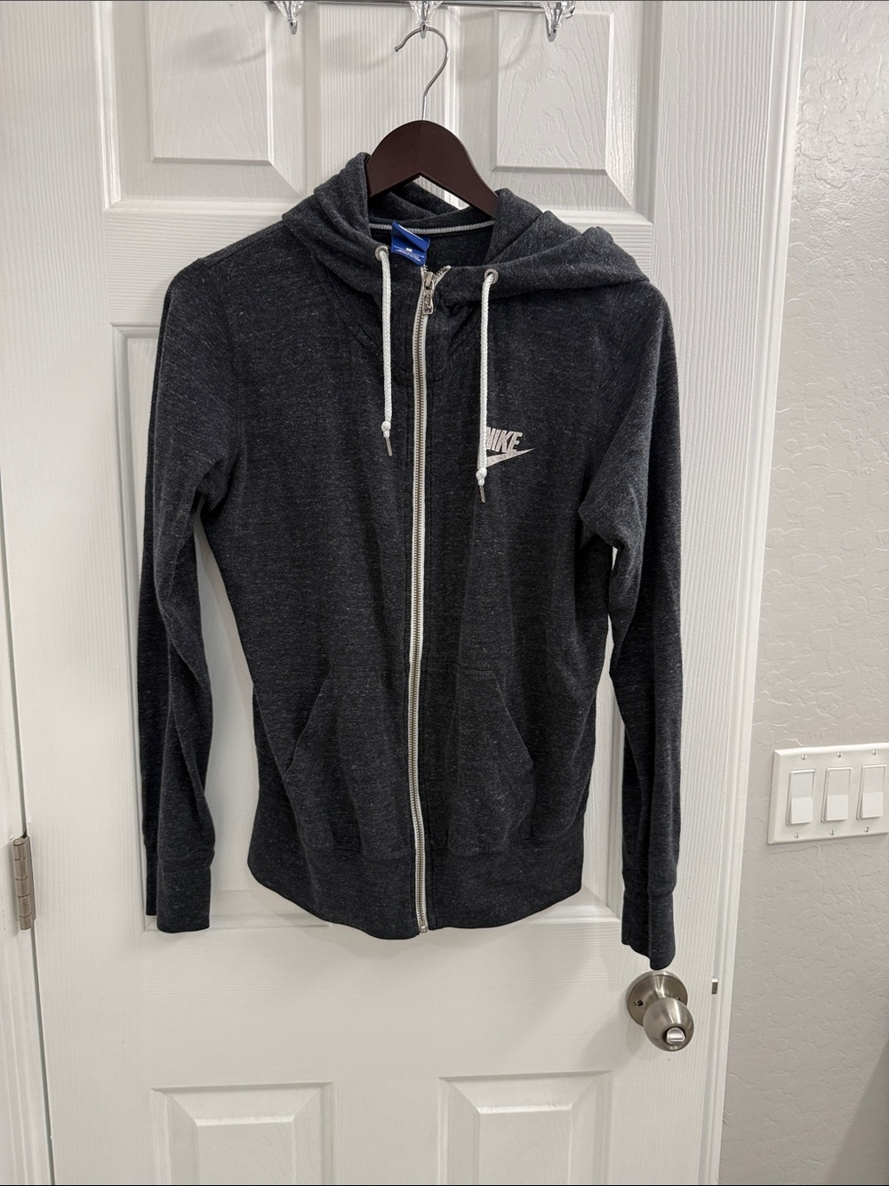 Nike gray hooded sweatshirt - women’s large